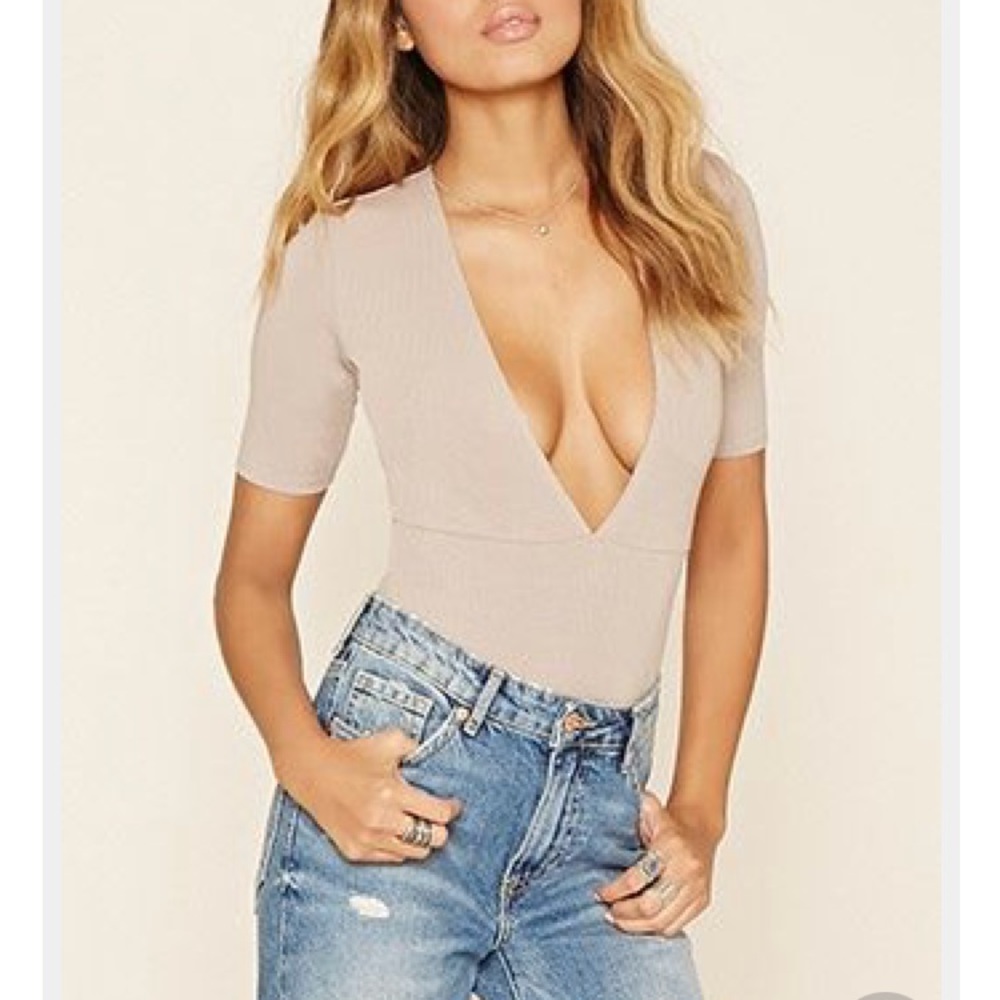 RIBBED KNIT V-NECK BODYSUIT